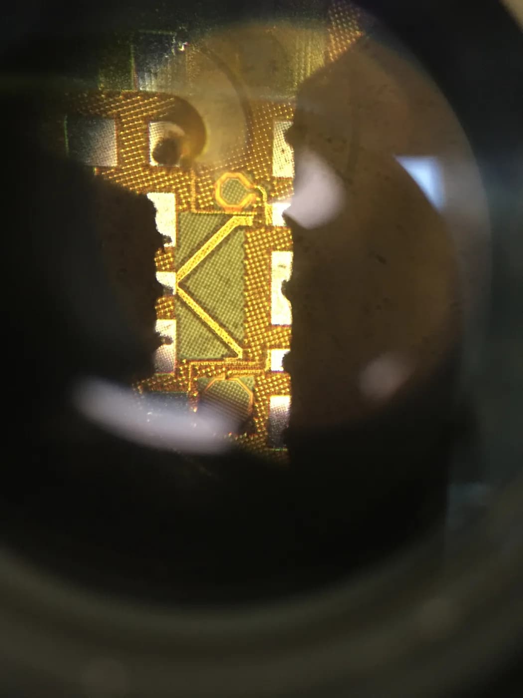 Probe station die photograph from the RF-SOI LNA case study